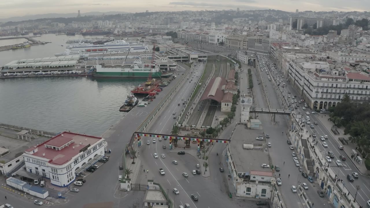 Vue d’Alger, point de départ d’un voyage du littoral au désert