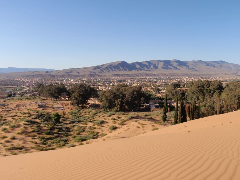 Aïn Sefra vue depuis les dunes