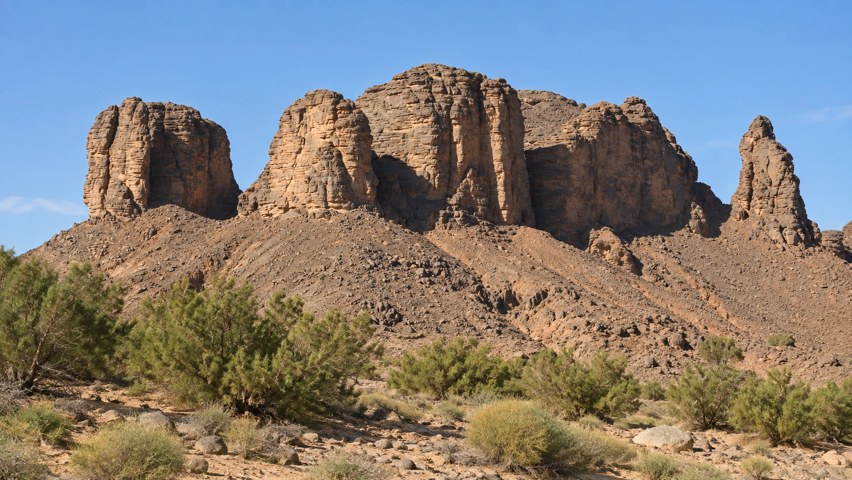 Illustration assistée par IA : Tours de grès dominant la végétation de l’oued Essendilène sous un ciel bleu
