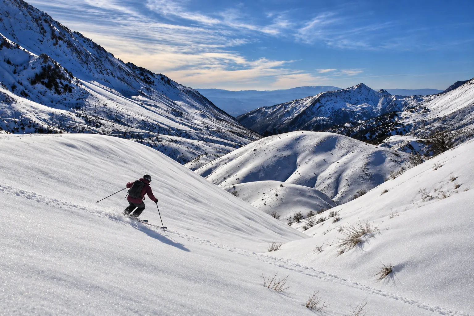 Scène de ski sur les pentes de Tikjda.
