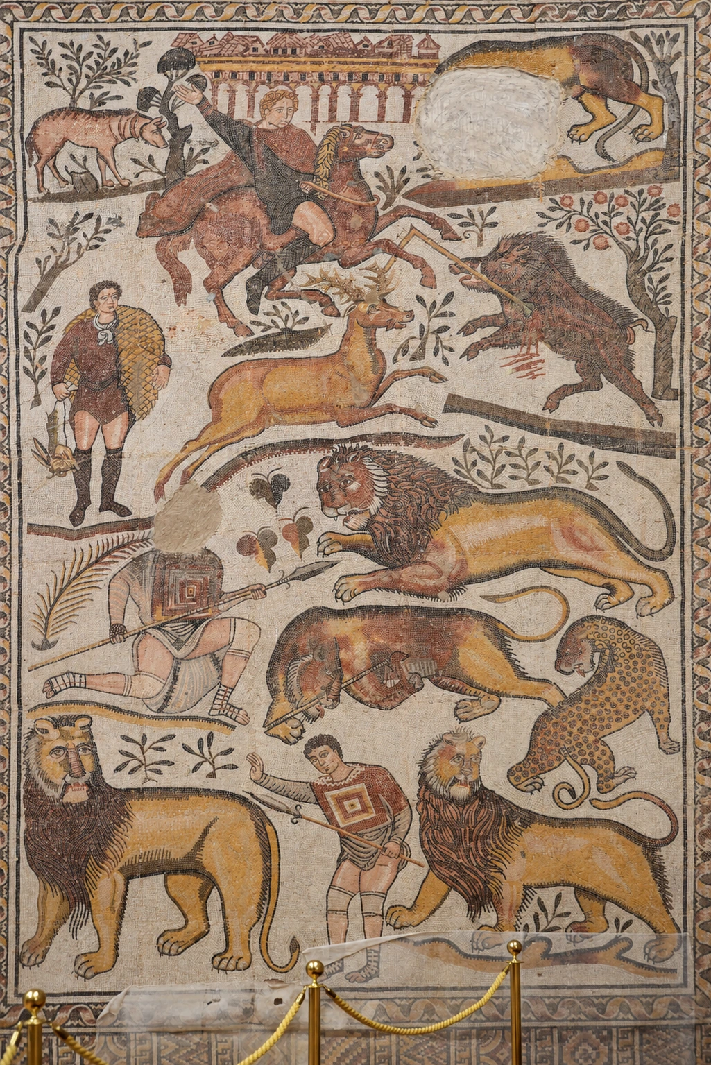 La grande mosaïque de chasse exposée au musée de Djemila.