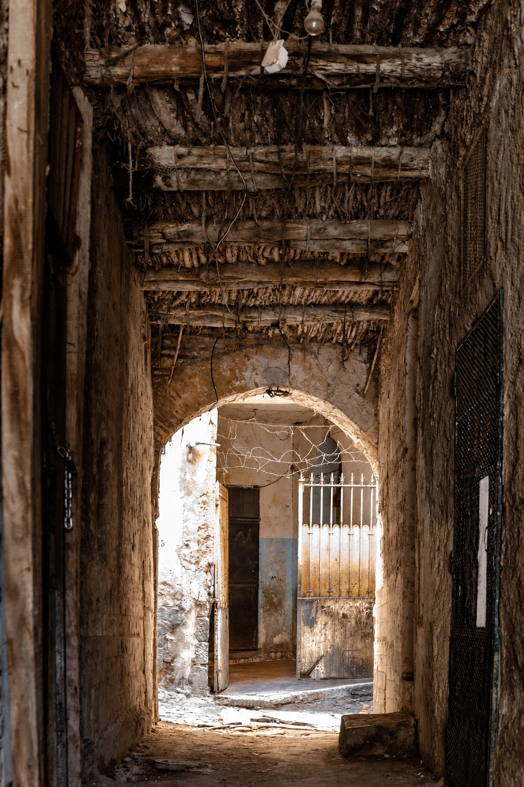Le sabat de Souika à Constantine, d’après la photographie réelle de Mouhieddine Kherouatou ; architecture existante conservée.